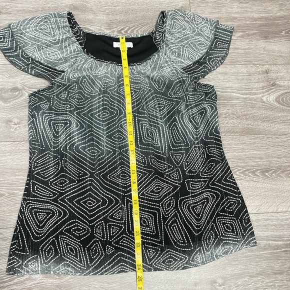 Dressbarn Layered Flutter Sleeve V-Neck Blouse Geometric Print L - Picture 6 of 13